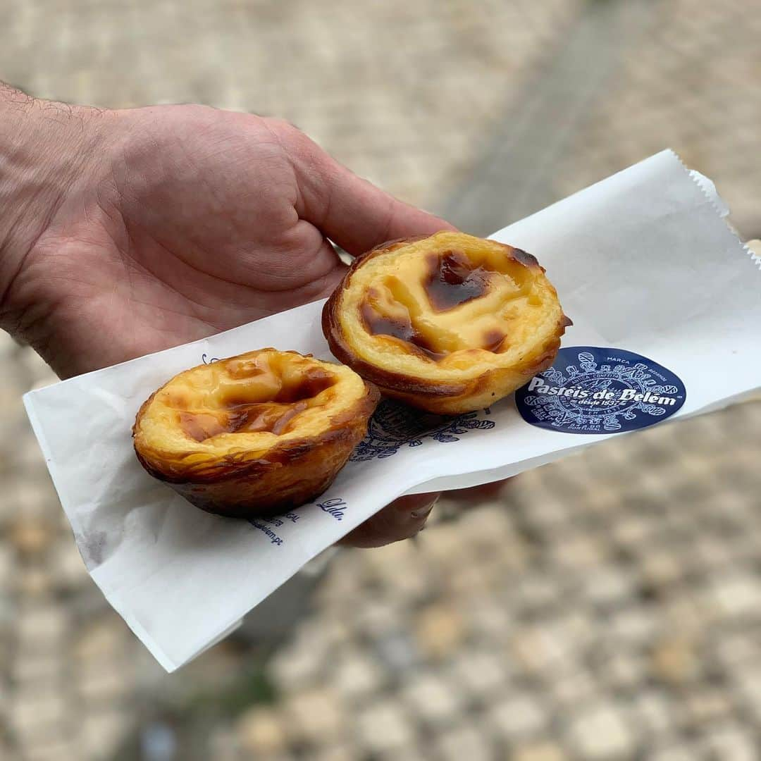 DOMINIQUE ANSEL BAKERYさんのインスタグラム写真 - (DOMINIQUE ANSEL BAKERYInstagram)「I thought it might not live up to expectations, but these pasteis de nata were everything they promised to be. Crispy pastry dough filled with light custard, still warm, and slightly salty.」6月26日 2時49分 - dominiqueansel