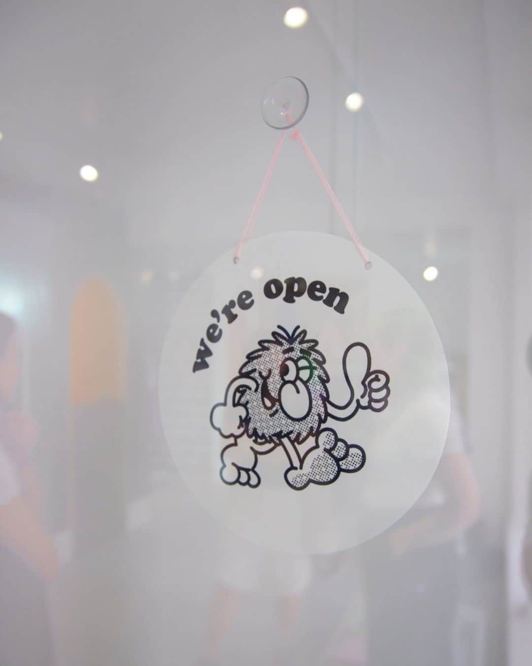 レイジー・オーフさんのインスタグラム写真 - (レイジー・オーフInstagram)「Introducing Lazy Oaf Shoreditch 👀 Welcome to our new store, open now 🙃 11 Boundary Street, E2 7JE (just off Shoreditch high street)」6月26日 2時49分 - lazyoaf