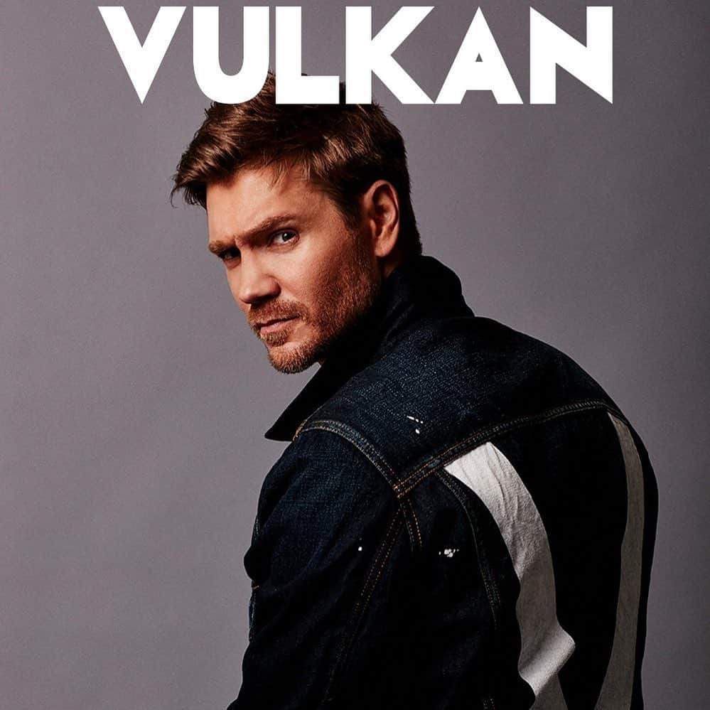 チャド・マイケル・マーレイさんのインスタグラム写真 - (チャド・マイケル・マーレイInstagram)「Y’all check out the new Vulkan issue. I may have taken a pic or two with them🤔 Great team of people- Photography @leighkeily Creative Direction @alekandsteph Styling @laurentaylorstyle Grooming @dannidoesit Production @bellomediagroup @vulkanmag」6月26日 2時50分 - chadmichaelmurray