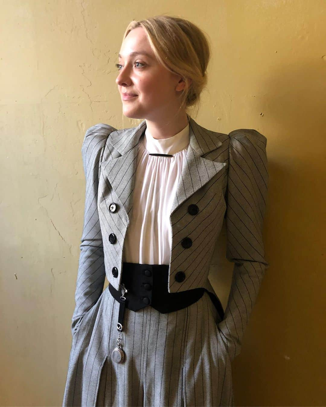 ダコタ・ファニングさんのインスタグラム写真 - (ダコタ・ファニングInstagram)「Miss Howard. @thealienisttnt #thealienist #theangelofdarkness 📸: @rudymance」6月26日 2時51分 - dakotafanning