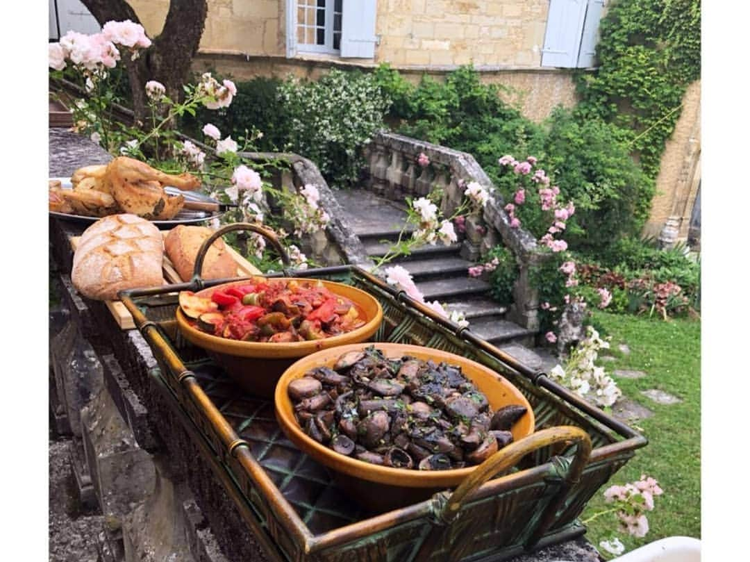 NERVOさんのインスタグラム写真 - (NERVOInstagram)「Three generations of Nervo ladies enjoying some family time in provincial France : granny Flav Nervo > mumma Liv Nervo > and let’s welcome baby Ace Paloma♠🕊😍😍💕💕❤❤💃💃👼🏼👼🏼🥰🥰」6月26日 2時52分 - nervomusic