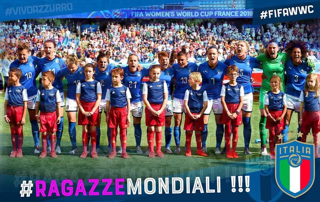 サッカーイタリア代表さんのインスタグラム写真 - (サッカーイタリア代表Instagram)「👏🏻 💪🏻Grandissime le nostre #RagazzeMondiali 💙 che battono la #Cina e volano ai #quarti del #Mondiale #FIFAWWC!! 🌍  @azzurrefigc 🇮🇹🇨🇳 #ItaliaCina 2️⃣-0️⃣ ⚽️ 15' #Giacinti, 49' #Galli  #Azzurre #ForzaAzzurre #VivoAzzurro」6月26日 2時56分 - azzurri