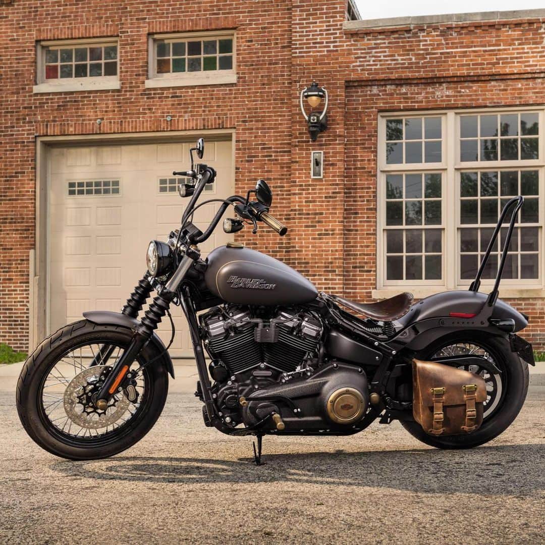 Harley-Davidsonさんのインスタグラム写真 - (Harley-DavidsonInstagram)「Adrenaline mixed with style. 🔥  #HarleyDavidson #StreetBob」6月26日 2時59分 - harleydavidson