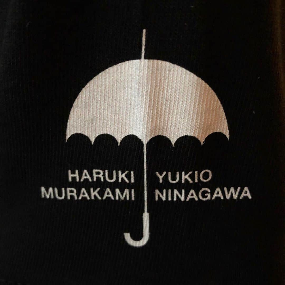岡田育さんのインスタグラム写真 - (岡田育Instagram)「Haruki Murakami #harukimurakami ✖️Yukio Ninagawa #yukioninagawa = “Kafka On The Shore” #kafkaontheshore 🐈🚌🐈🚛🐈 . . ハルキストからの評判はイマイチのようですが（我が家調べ）、岡田は悪くないと思ったであります。しかしこれで、あの舞台装置で、世界巡業したのか、いろいろな意味で、すごいよなぁ。 #村上春樹 #蜷川幸雄 #海辺のカフカ #赤坂ACTシアター」6月26日 3時12分 - okadaic