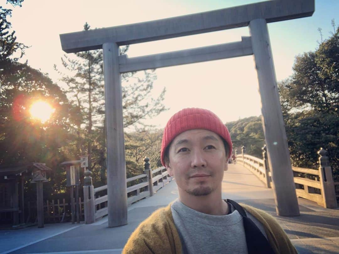 SHOCK EYEさんのインスタグラム写真 - (SHOCK EYEInstagram)「いつかの伊勢神宮⛩ あの清々しい朝の空気は、心をピシッと正してくれる。 感謝を忘れず行こう。 * Flashback of Ise Jingu.(Ise shrine)  The crisp air in the morning makes me feel so refreshed.  Let’s be grateful always. * #神社 #伊勢神宮 #shrine #isejingu #iseshrine #shintoshrine #japanguide #powerspot」6月26日 3時13分 - shockeye_official