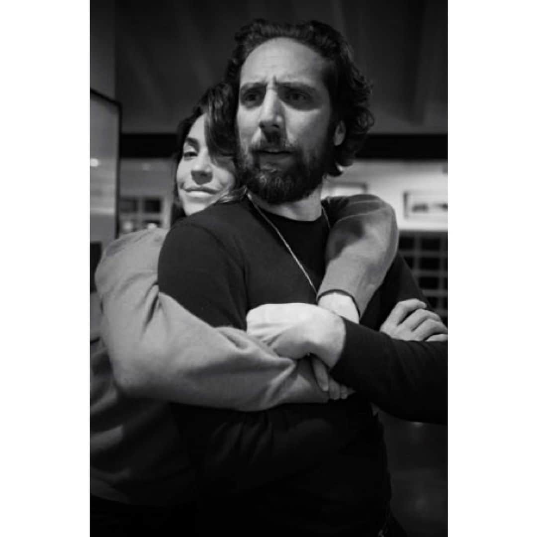 ナタリア・コルドバ・バックリーのインスタグラム：「📷 Steven Poster @stevenasc  Love doesn't come in a minute … Sometimes it doesn't come at all … I only know that when I'm in it It isn't silly No, it isn't silly Love isn't silly at all... ~Paul McCartney」