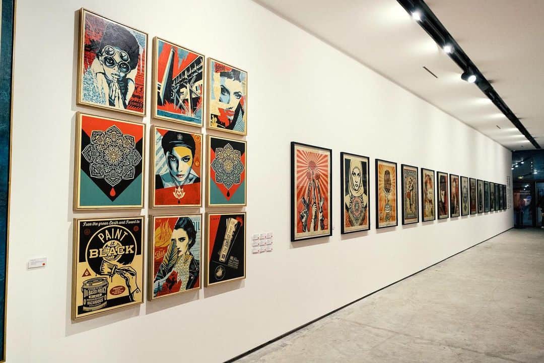 Shepard Faireyさんのインスタグラム写真 - (Shepard FaireyInstagram)「I had a great time in Paris last week! I completed my "Knowledge + Action" mural with my team, stopped by the Obey Clothing flagship store in Paris, and attended the opening of my solo exhibition, "Facing the Giant: Three Decades of Dissent" at Galerie Itinerrance. Special thanks to @obeyclothingparis, @galerie_itinerrance, my mural team, Jonathan Furlong for documenting, and everyone who came out to support! - Shepard Photos: @jonathanfurlong ⠀⠀⠀⠀⠀⠀⠀⠀⠀ #FACINGTHEGIANT #30thanniversary #galerieitinerrance #paris #france #obey #obeygiant #shepardfairey」6月26日 3時17分 - obeygiant