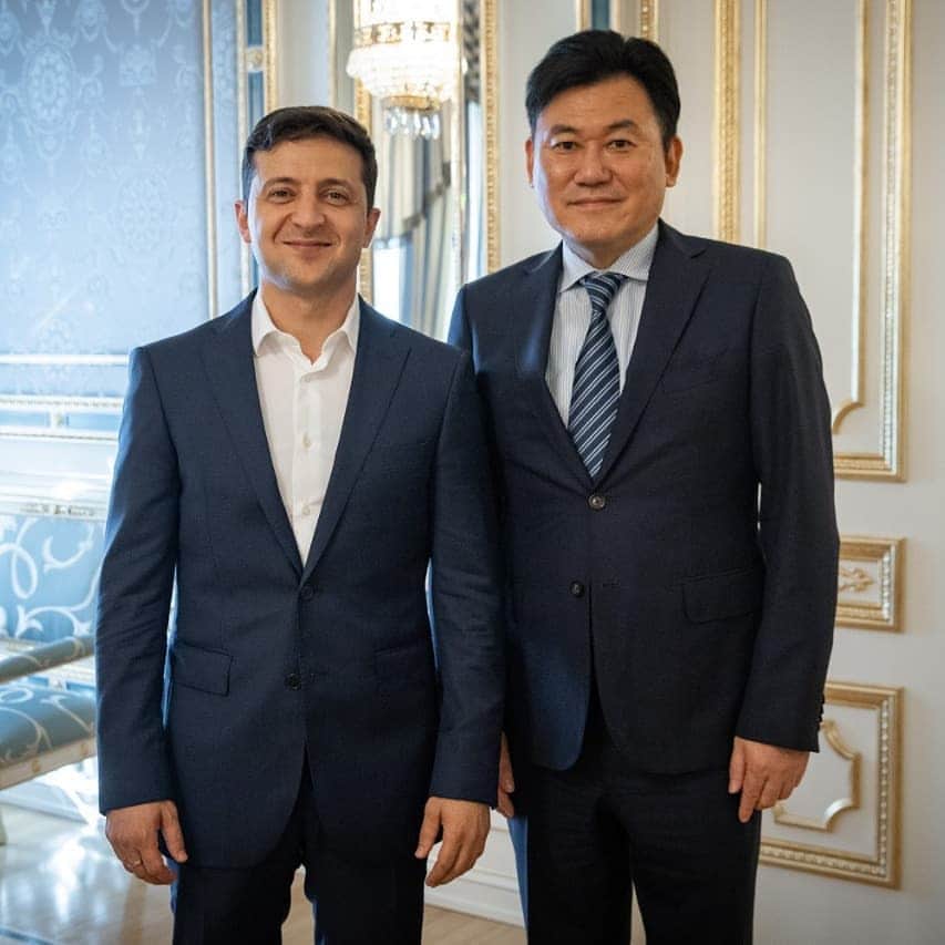 三木谷浩史さんのインスタグラム写真 - (三木谷浩史Instagram)「With President of Ukraine」6月26日 3時20分 - hiroshi.mikitani