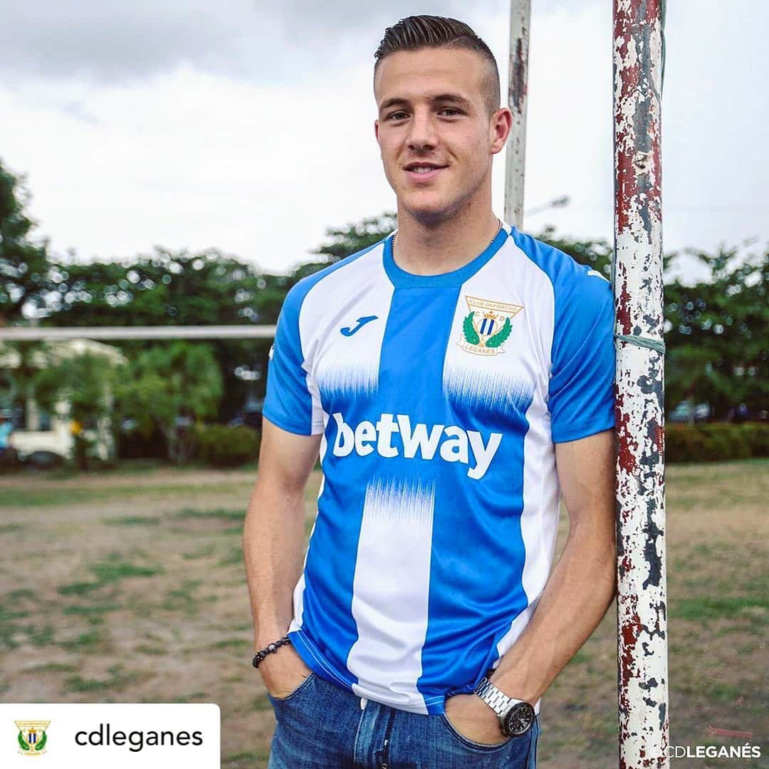 LFPさんのインスタグラム写真 - (LFPInstagram)「Rate @cdleganes new kit for #LaLigaSantander 2019/20! 💙 • #Leganes #Kit #Shirt #New #LaLiga」6月26日 3時36分 - laliga