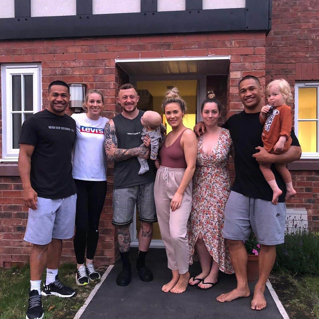 ジェンマ・ボナーのインスタグラム：「The gang ❤️」