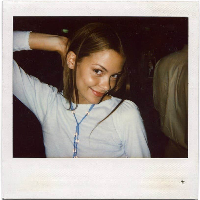 ジェイミー・キングさんのインスタグラム写真 - (ジェイミー・キングInstagram)「You are my sunshine 🌞 My only sunshine 🌞 you make me happy when skies are grey 💋  Young hearts. A baby faced Jaime King photographed by Dewey Nicks. ❤️ #JaimeKing #DeweyNicks」6月26日 3時31分 - jaime_king