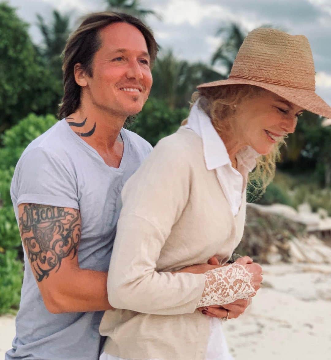 キース・アーバンのインスタグラム：「‪Thirteen years of magic , music, romance, wild adventures , and the ongoing discovery of pure love. Happy Anniversary Babygirl. xxxx - KU‬」