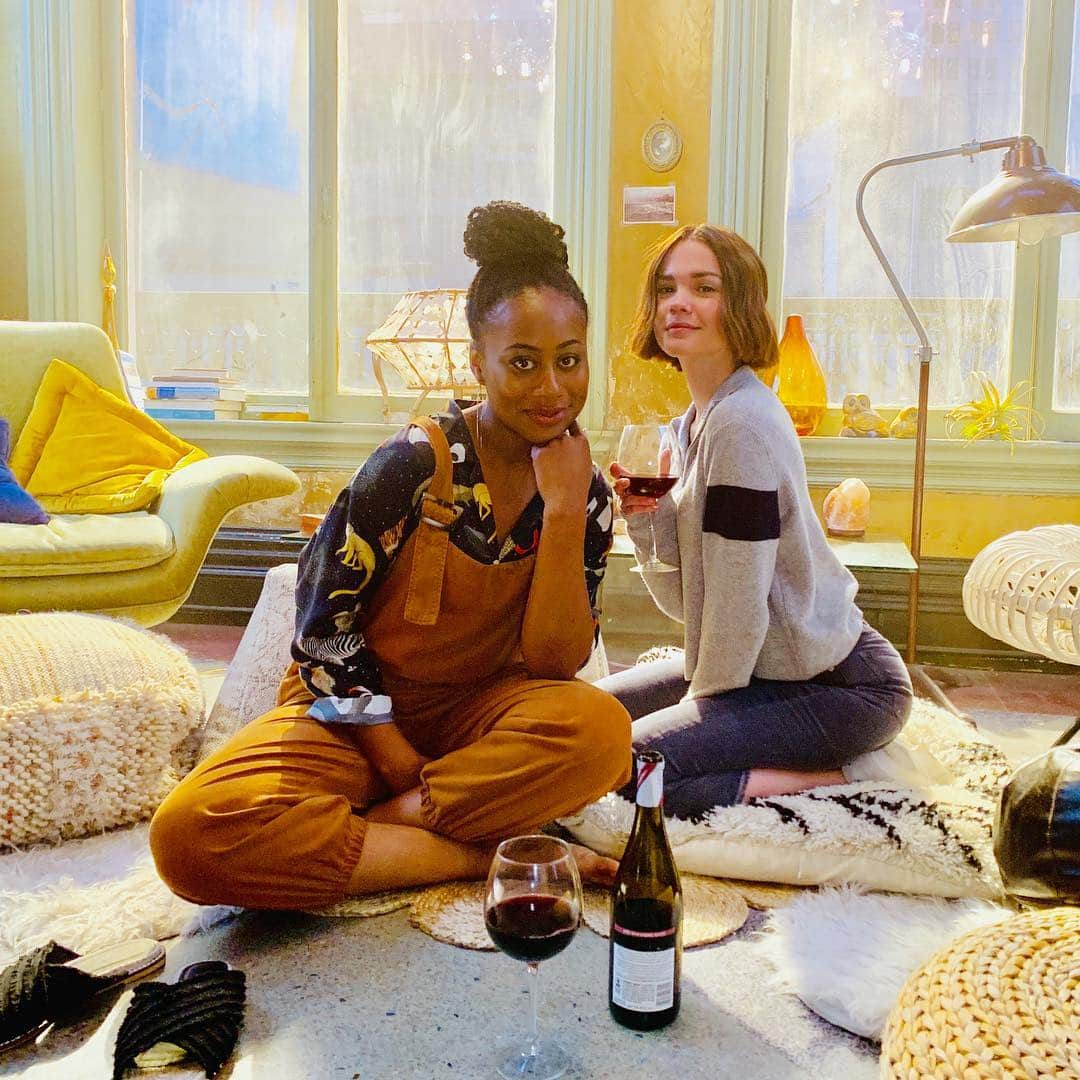 マイア・ミッチェルさんのインスタグラム写真 - (マイア・ミッチェルInstagram)「It’s Tuesday! Grab a bottle, grab a friend, watch @goodtrouble tonight at 8/7c on @freeform 🍷💔」6月26日 3時46分 - maiamitchell