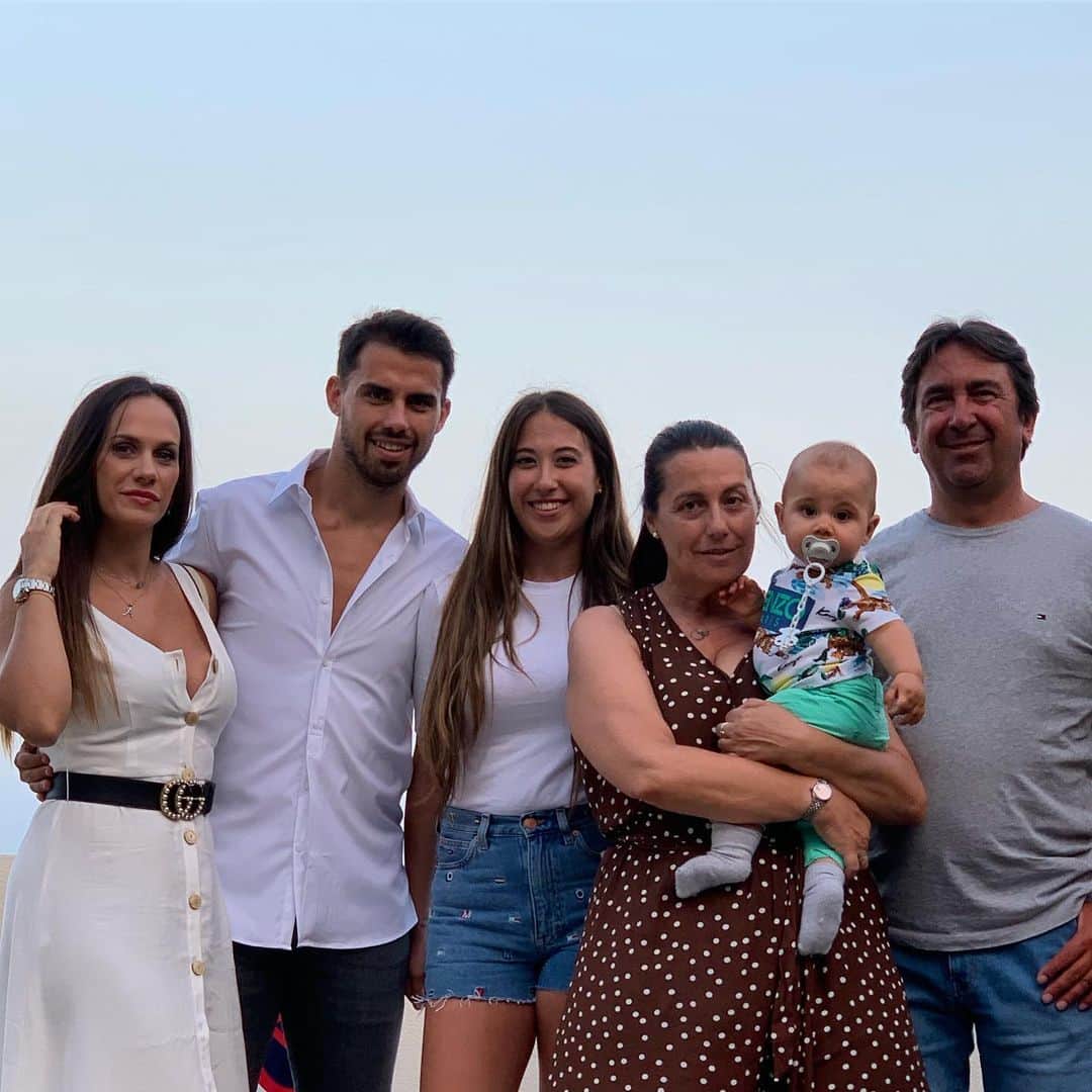 ヘスス・フェルナンデス・サエスのインスタグラム：「𝔼𝕢𝕦𝕚𝕡𝕠 𝔸 👪👨‍👨‍👧‍👧.. 𝔽𝔸𝕄𝕀𝕃𝕀𝔸」