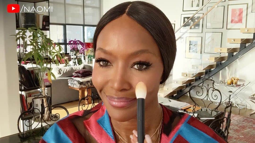 NARSさんのインスタグラム写真 - (NARSInstagram)「What would @naomi wear? The supermodel tells all in her first-ever beauty tutorial. See more on Stories. ⬆️ #beingnaomi」6月26日 4時02分 - narsissist