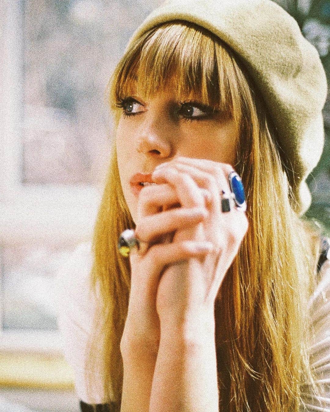 ローラ・ウェルッシュのインスタグラム：「@bjornfranklin 🍋」