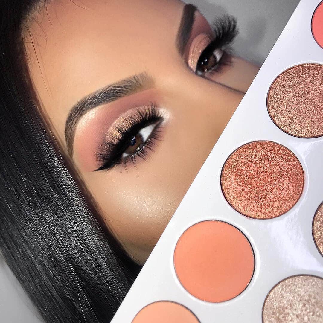 Kylie Cosmeticsさんのインスタグラム写真 - (Kylie CosmeticsInstagram)「feeling peachy 🍑 last chance to get 25% off all extended palettes and $5 off your order on Kylie Cosmetics App with code "KYLIEAPP5" 💗✨ sale ends today 11:59pm pst 💫 gorgeous look by @makeupbybrooktiffany」6月26日 4時05分 - kyliecosmetics