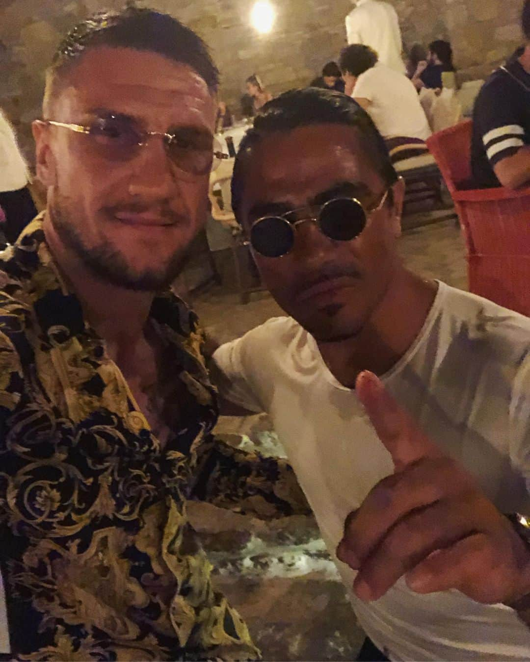 エルミン・ビチャクチッチのインスタグラム：「Thank You @nusr_et for having us yesterday ! 😃👌🏼 - #saltbae #mykonos #eatgoodfeelgood #vacation #allthewayup #godisgreat #thatway」