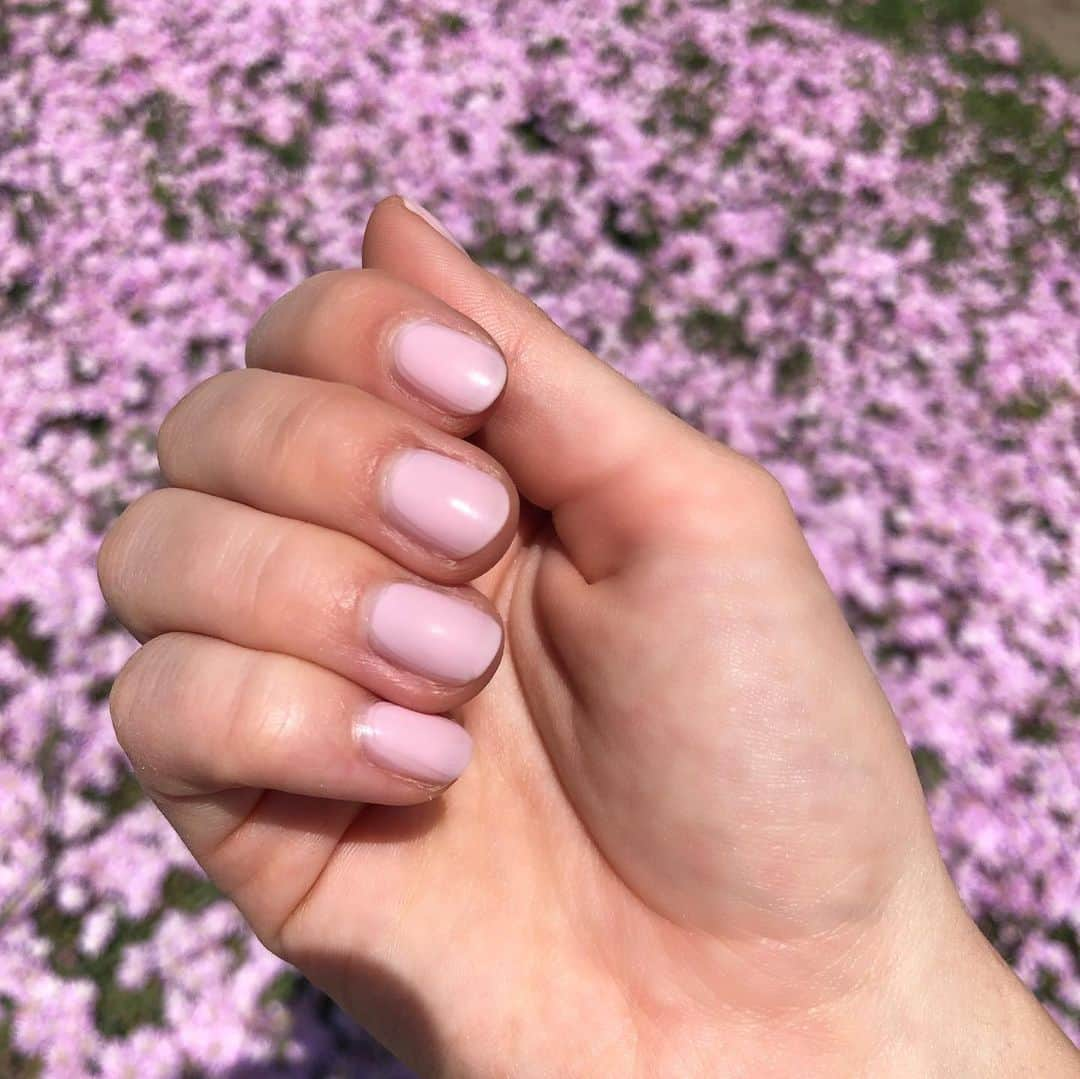 G・ハネリウスさんのインスタグラム写真 - (G・ハネリウスInstagram)「summer ready in @gpolishofficial Bel Air 🌸🌷💅🏻 tag someone who would love this color ⬇️💭」6月26日 4時10分 - ghannelius