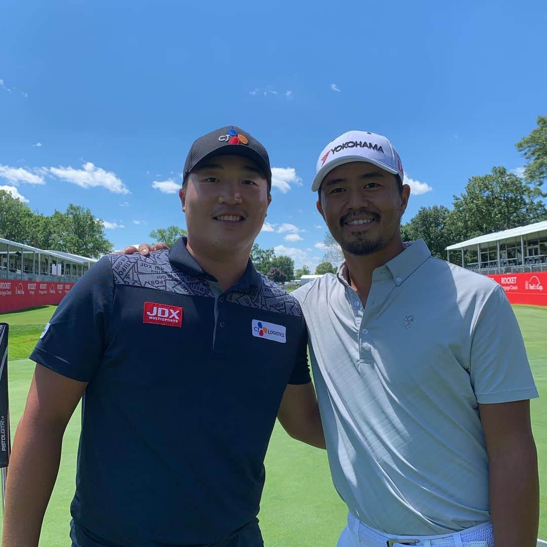 小平智さんのインスタグラム写真 - (小平智Instagram)「今日はキョンフンと練習ラウンドした(^^) 学生時代にナショナルチームで戦ってた戦友！ それが今はアメリカの舞台で戦ってるの嬉しい！笑 キョンフン結婚おめでとう㊗️ #イキョンフン #小平智」6月26日 4時20分 - satoshi_kodaira_official