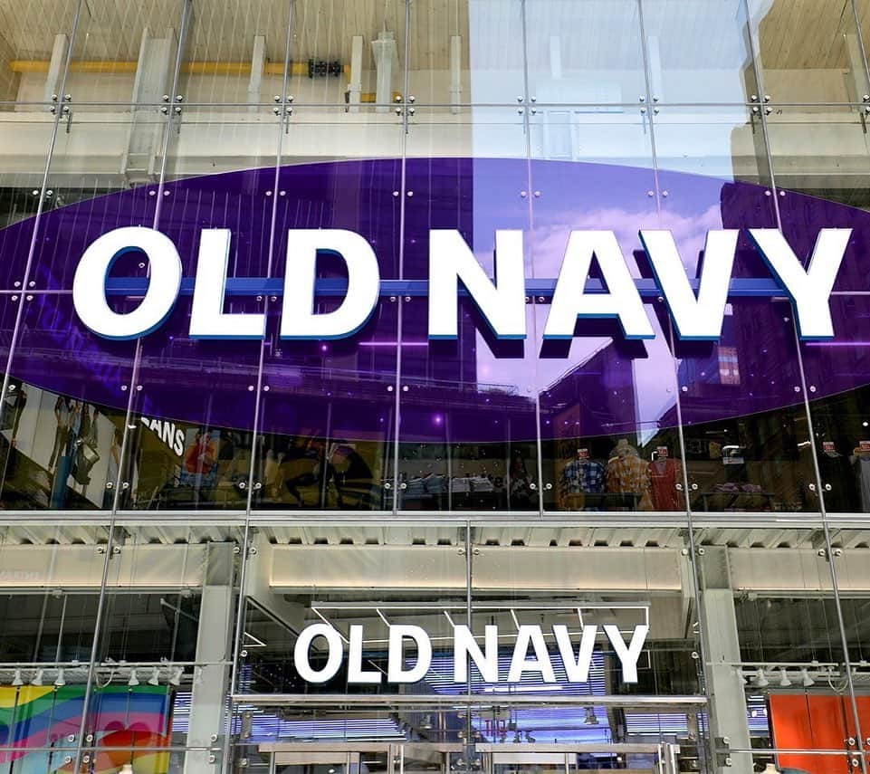 Old Navyさんのインスタグラム写真 - (Old NavyInstagram)「purple is what happens when you bring red, white & blue together – in honor of our birthday (& america's birthday), we're celebrating a purple 4th of july ❤️💙💜 . today, we're bringing the purple message of unity & belonging right into the crossroads of the world!」6月26日 4時25分 - oldnavy