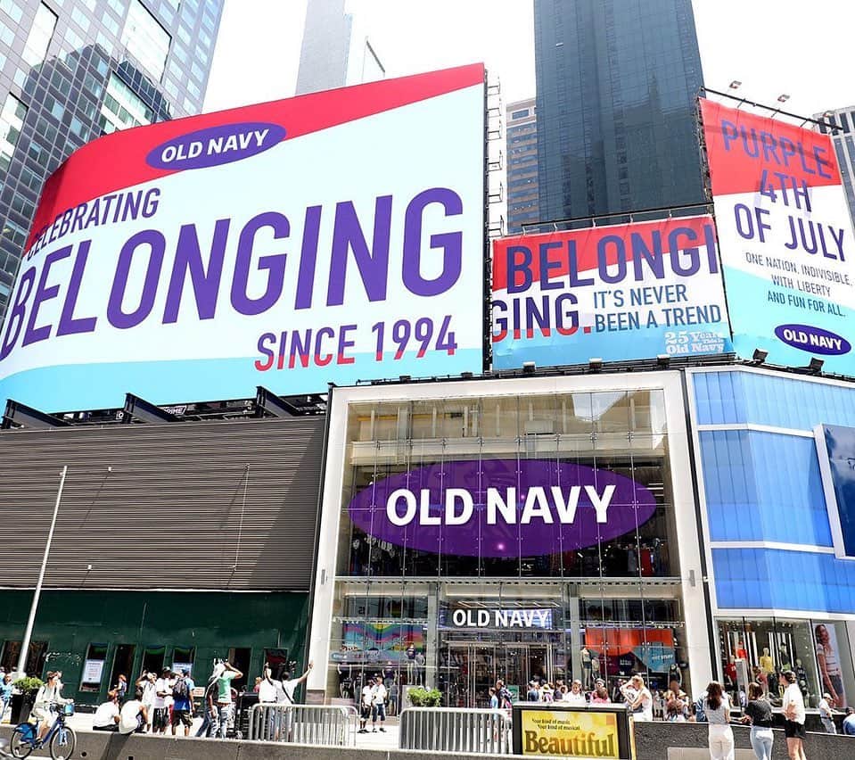 Old Navyさんのインスタグラム写真 - (Old NavyInstagram)「purple is what happens when you bring red, white & blue together – in honor of our birthday (& america's birthday), we're celebrating a purple 4th of july ❤️💙💜 . today, we're bringing the purple message of unity & belonging right into the crossroads of the world!」6月26日 4時25分 - oldnavy