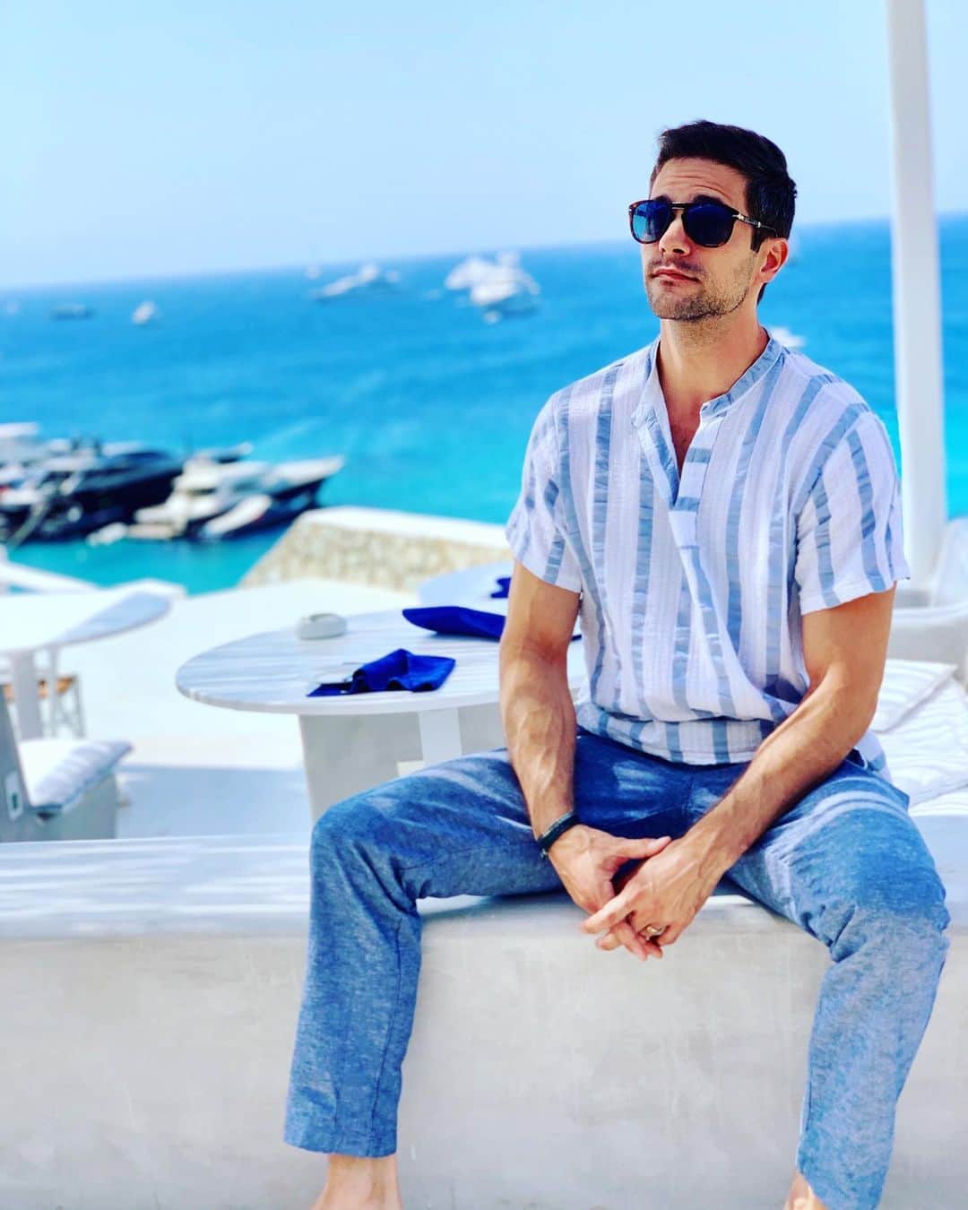 ブラント・ドーハティのインスタグラム：「I have gone full Mykonos. Peak Mykonos. Peakonos.  #mykonos #greece #mykonosgreece」