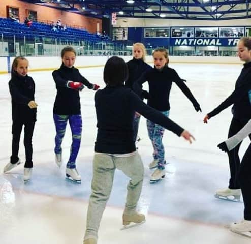 メーガン・デュアメルさんのインスタグラム写真 - (メーガン・デュアメルInstagram)「So much respect for this man and all the energy and dedication he has brought to figure skating over the years 🙌 Thanks @skatemariposa for having me today to help with the annual seminar!  #dougleigh #mariposaskatingschool #figureskating #skatingseminar #Barrie」6月26日 4時53分 - meaganduhamel