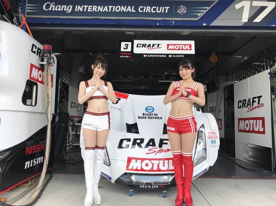 のインスタグラム：「今週末は、タイでSuper GTが開催されます。 ３号車の応援よろしくお願いします！ 今シーズンももっちーが相方で幸せ✨  Im off to tahiland for the Super GT race this weekend❤️ Please support car No.3 NDDP Racing with B-MAX!  #supergt2019 #supergt #sgt #circuit #motorsports #🏁 #RQ #thailand🇹🇭 #changinternationalcircuit #スーパーgt #NISMO #motulcircuitlady #MOTUL #レースクイーン #サーキット女子 #サーキット #モータースポーツ #モータースポーツ女子」