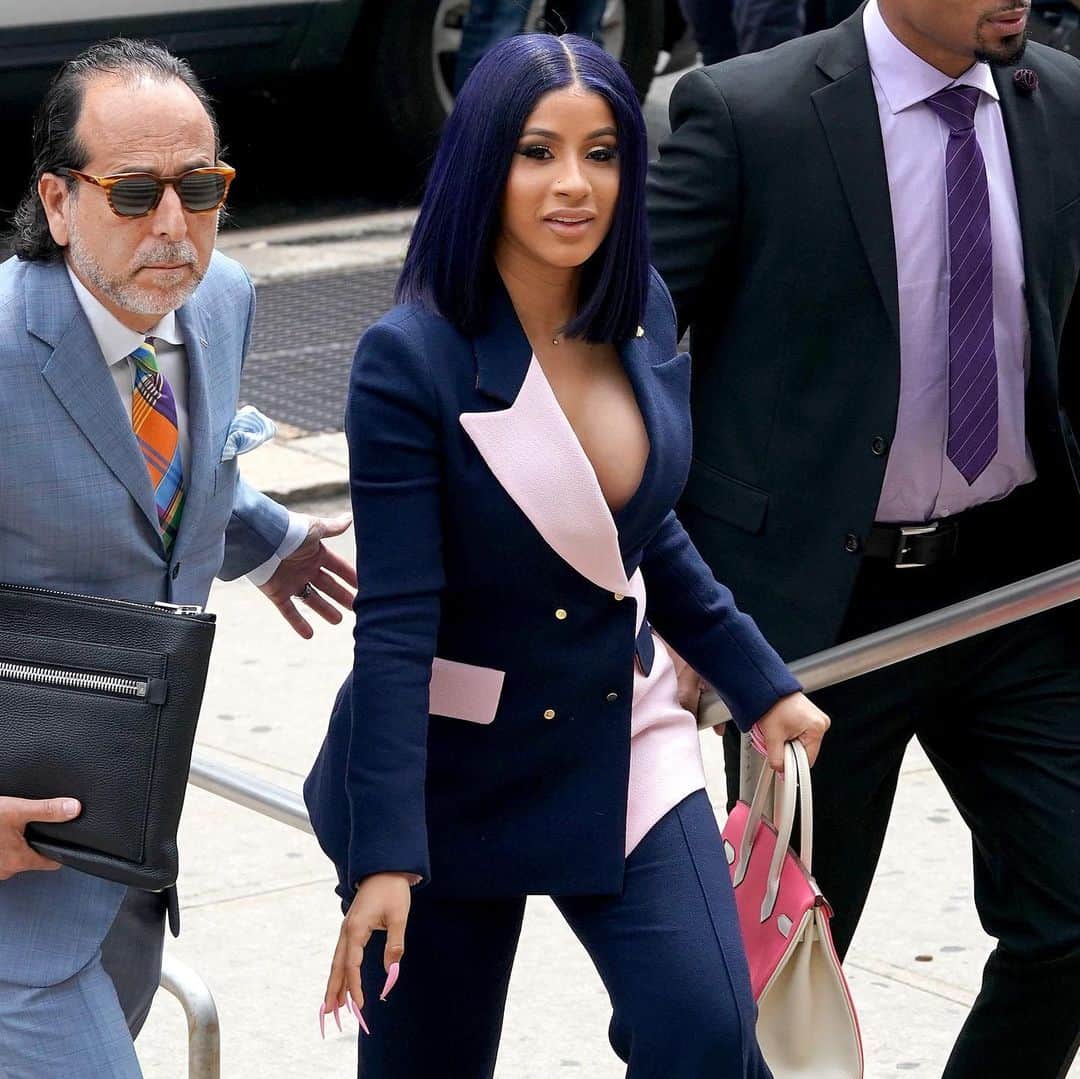 NBC Newsさんのインスタグラム写真 - (NBC NewsInstagram)「#CardiB pleaded not guilty to felony assault charges stemming from a fight at a New York City strip club in August. She was met by cheers and shouts of “Free Cardi” as she entered the courthouse. Click the link in our bio to read more. . 📷 @timothyclary / @afpphoto」6月26日 5時40分 - nbcnews