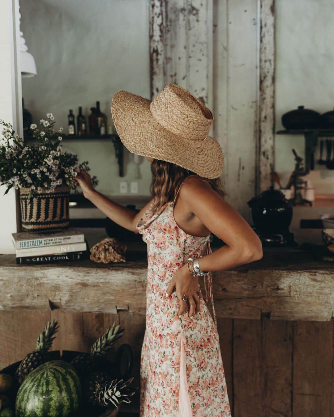 Collage Vintageさんのインスタグラム写真 - (Collage VintageInstagram)「I have found my dream kitchen in Trancoso, Brazil 🇧🇷 Wearing one of my fav dresses right now from @lpa @revolve #revolvearoundtheworld (swipe up to the dress on my stories)」6月26日 5時52分 - collagevintage