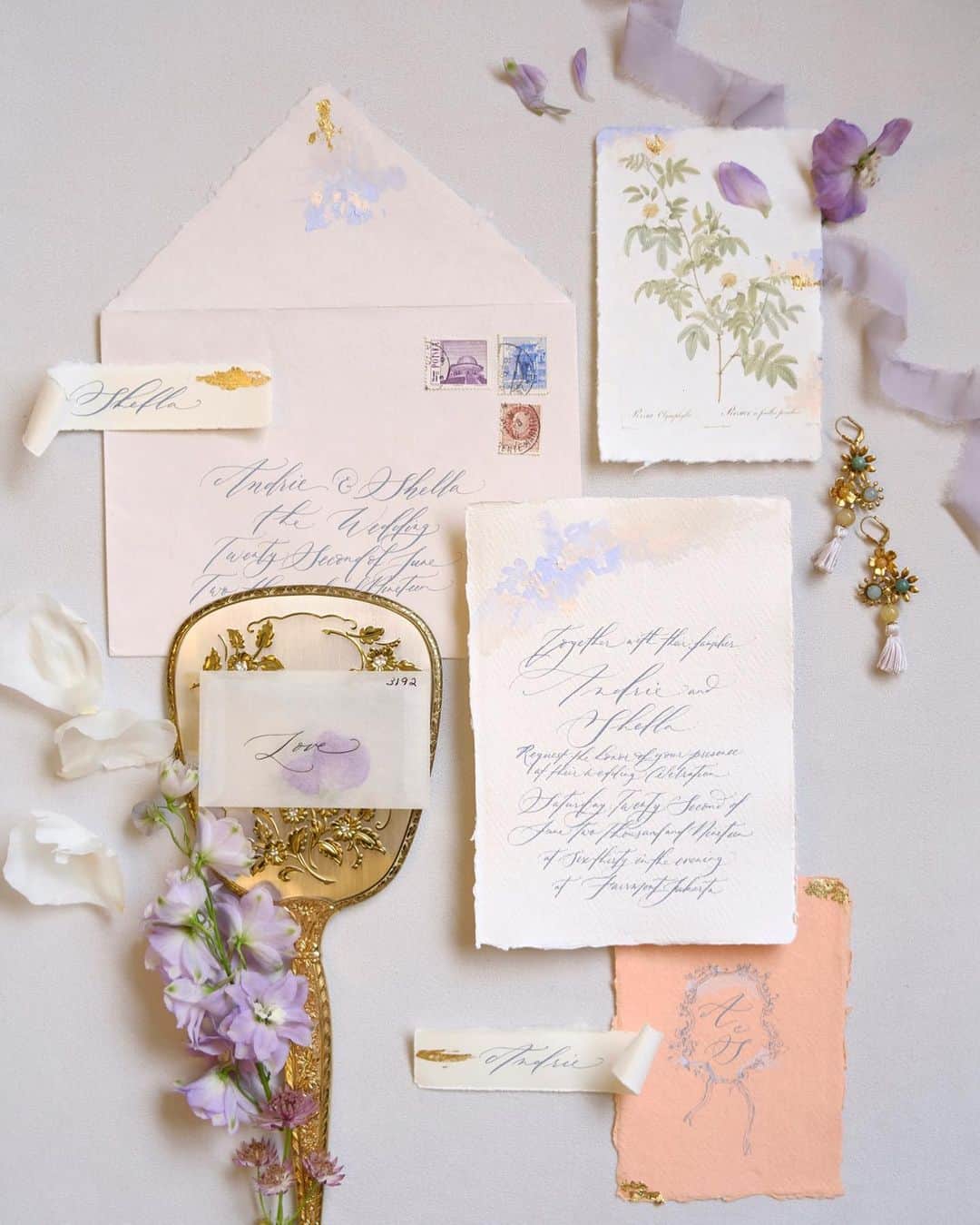 Veronica Halimさんのインスタグラム写真 - (Veronica HalimInstagram)「Am so into coral and lilac color palette lately, and suddenly your client told your that her favorite color is coral and lilac and gives you the ultimate freedom to style and create one of a kind invitation for the detail shoot. — #truffypi #vhcalligraphy #calligraphystyling #handwrittennotes #styledshoot #calligraphy #moderncalligraphy #weddingcalligraphy #モダンカリグラフィー #カリグラファー #カリグラフィースタイリング #ウェディング #ウェディングアイテム #penmanship #weddingdetails #oldbooks #weddingaccesories #weddinginvitation #stationery #bespoke #handmadepaper」6月26日 11時21分 - truffypi