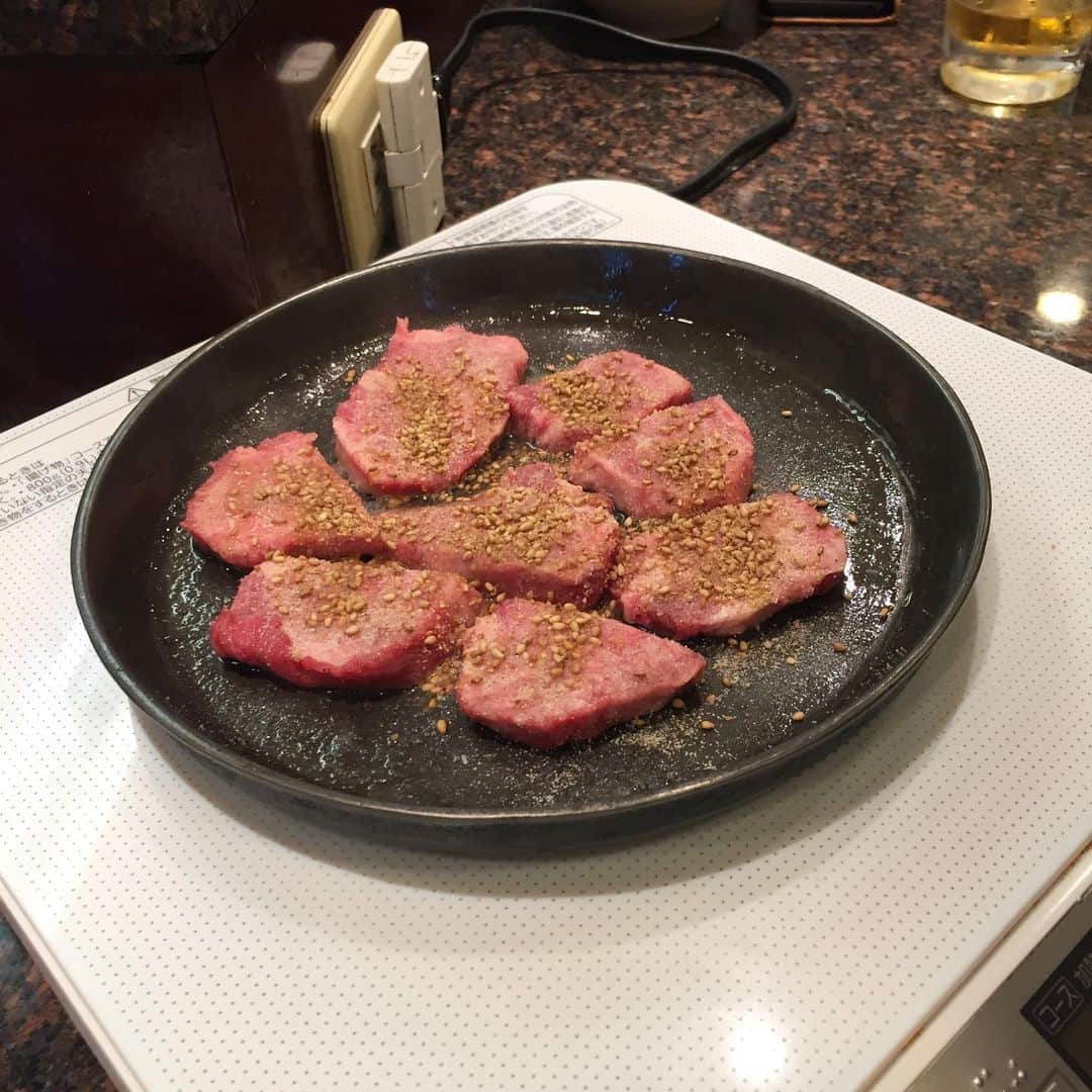 ほんこんさんのインスタグラム写真 - (ほんこんInstagram)「某所 これまた旨い焼肉でした。 #焼肉屋  #某所 #ちりとり鍋 #また行こ  #旨い #焼肉  #ほんこん  #海蔵kaizou  #ほんこんの花屋さんbloom」6月26日 11時28分 - hongkong2015_4_9