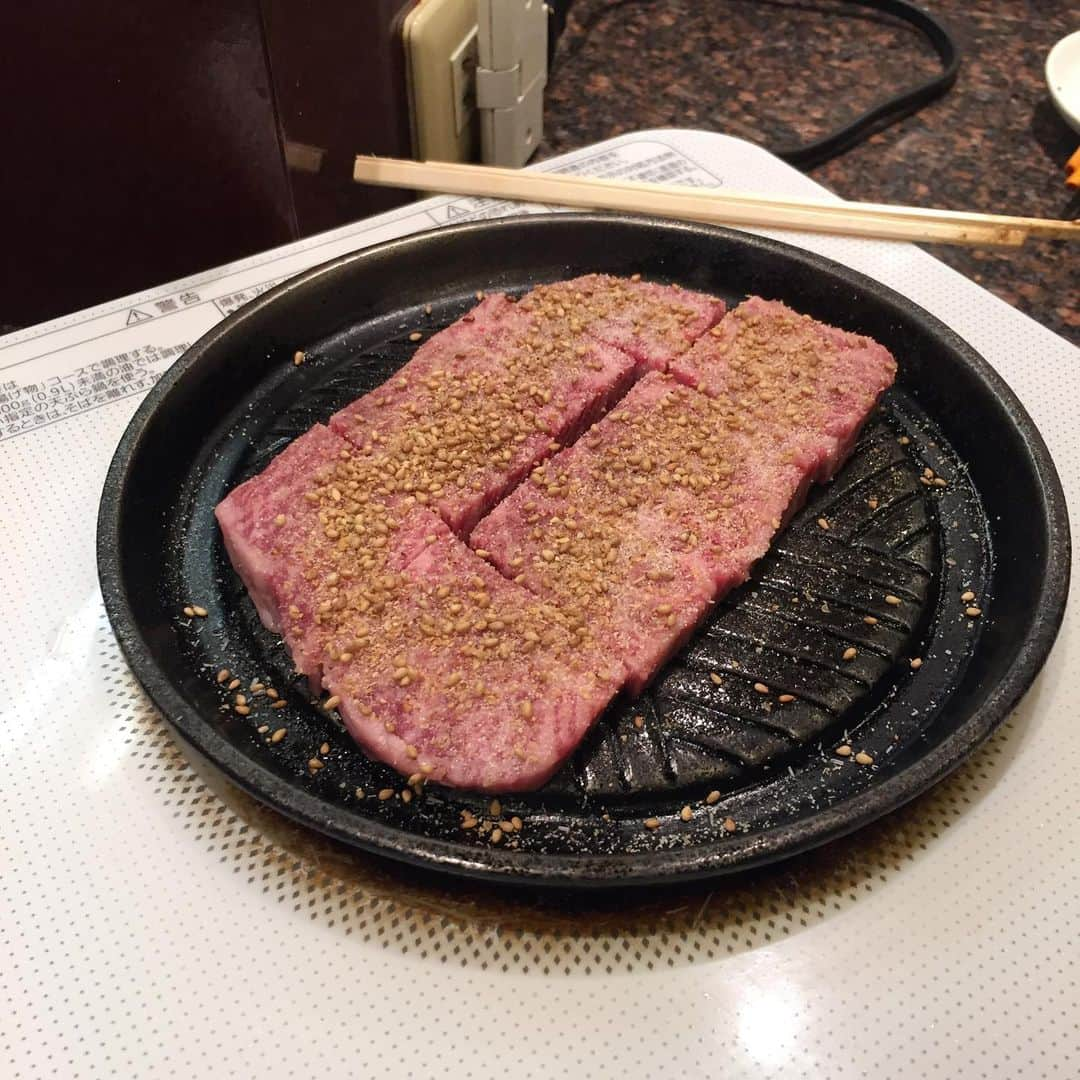 ほんこんさんのインスタグラム写真 - (ほんこんInstagram)「某所 これまた旨い焼肉でした。 #焼肉屋  #某所 #ちりとり鍋 #また行こ  #旨い #焼肉  #ほんこん  #海蔵kaizou  #ほんこんの花屋さんbloom」6月26日 11時28分 - hongkong2015_4_9