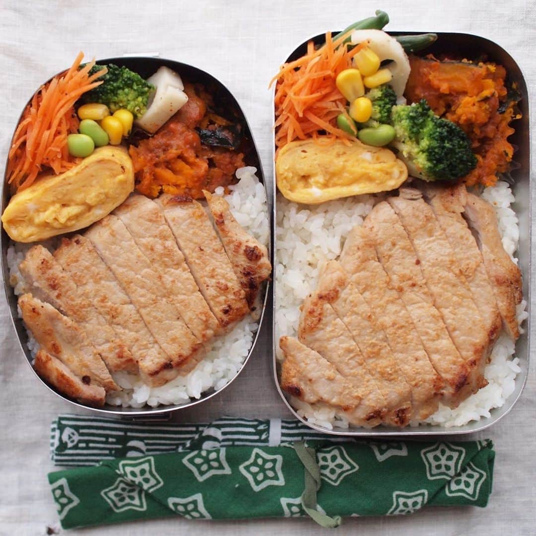 のインスタグラム：「06.26 豚肉の味噌漬けのっけ弁当  #roco弁 #お弁当 #高校生弁当 #高1男子弁当 #obento #bento #sensedemasaki #手ぬぐい #箸入れ」