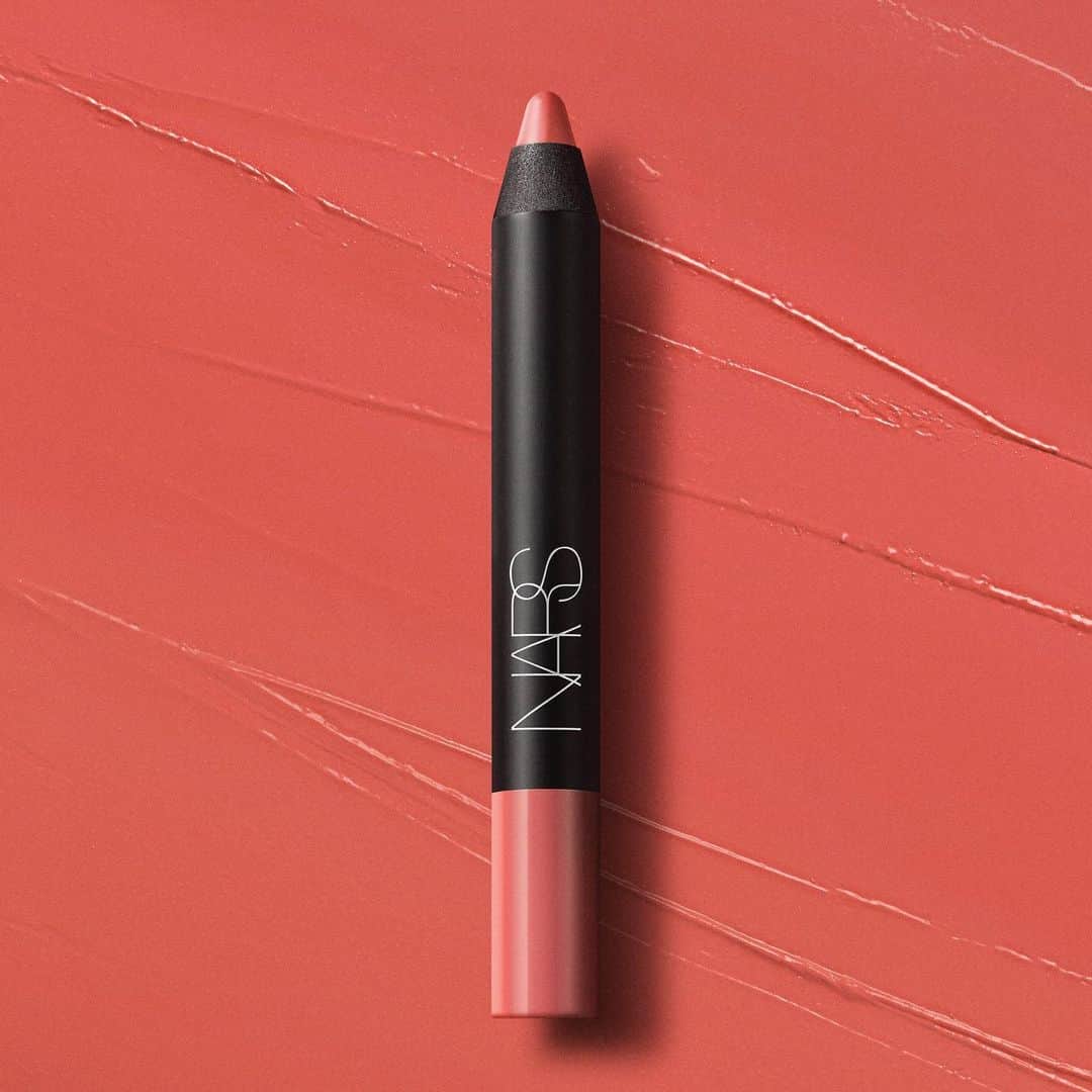 NARSさんのインスタグラム写真 - (NARSInstagram)「Looking to take home the perfect tan rose lip pencil? Try Velvet Matte Lip Pencil in Take Me Home. Tap to shop.」6月26日 6時03分 - narsissist