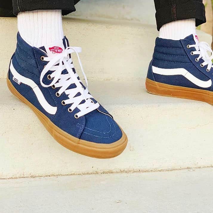 Vans Skateさんのインスタグラム写真 - (Vans SkateInstagram)「From the ground ⬆️, build your own Pro Classics just the way you want them like our @VansBmx66 bro @Larry_Edgar did with these gum soles Sk8-Hi Pros. Start creating your own today at vans.com/customs and include #VansCustoms for your chance to be featured.」6月26日 6時07分 - vansskate