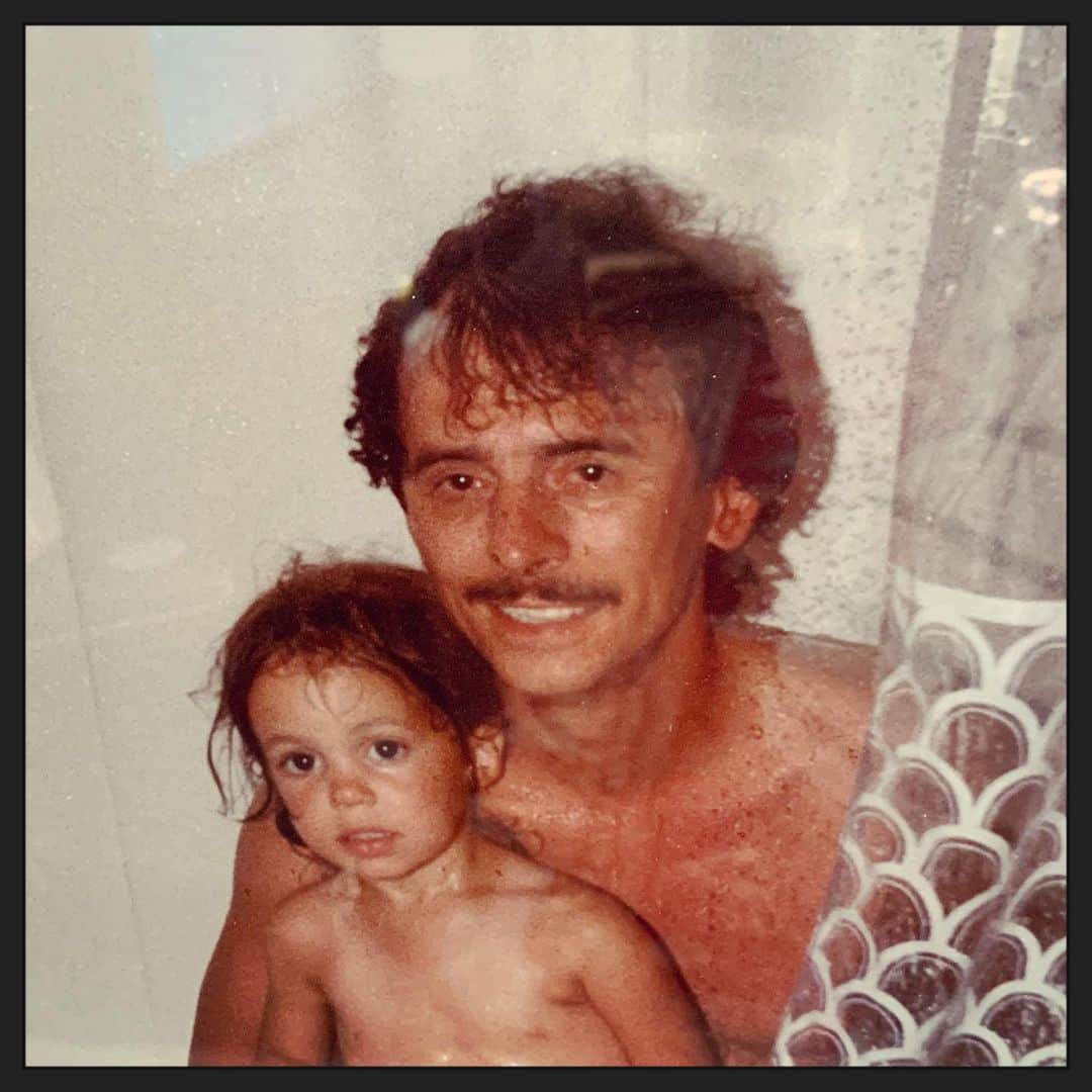 エリザ・ドゥシュクのインスタグラム：「Daddy-o. #PRD 💛 *I’ll say it, my pops is totally #VoteForPedro here 😅🥰 **& we neglected the #spf, indeed」