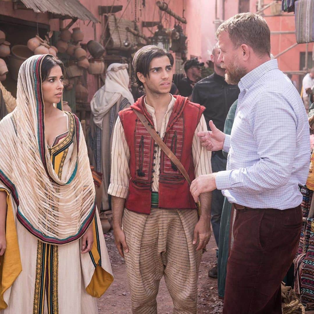 メナ・マスードのインスタグラム：「Guy: You really have to stop eating the Turkish delights on set.  Me: ...but they’re vegan though...」
