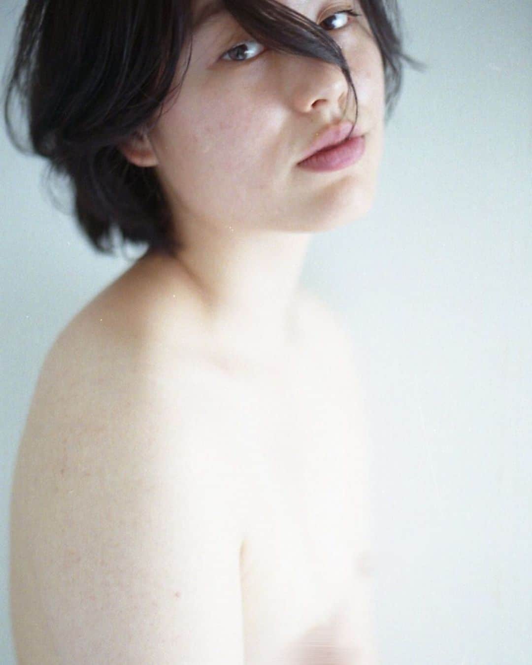 花盛友里のインスタグラム：「何も足さず何も引かず、そのまんま。  #脱いでみた #花盛友里」