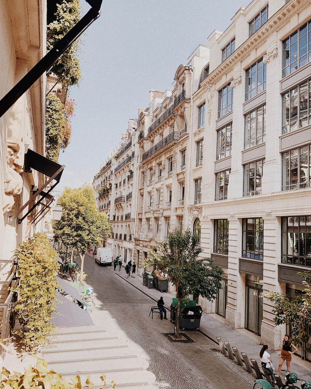 今井華さんのインスタグラム写真 - (今井華Instagram)「ゆるーい時間が流れるparis🍷💕 圧巻の街並み👏🏽✨ 映画の世界にいるよう..🎞 22時まで真昼間みたいに明るいから たくさん散歩散策の初日。 なんて素敵な街なのーーー。 #paris」6月26日 6時32分 - imaihana