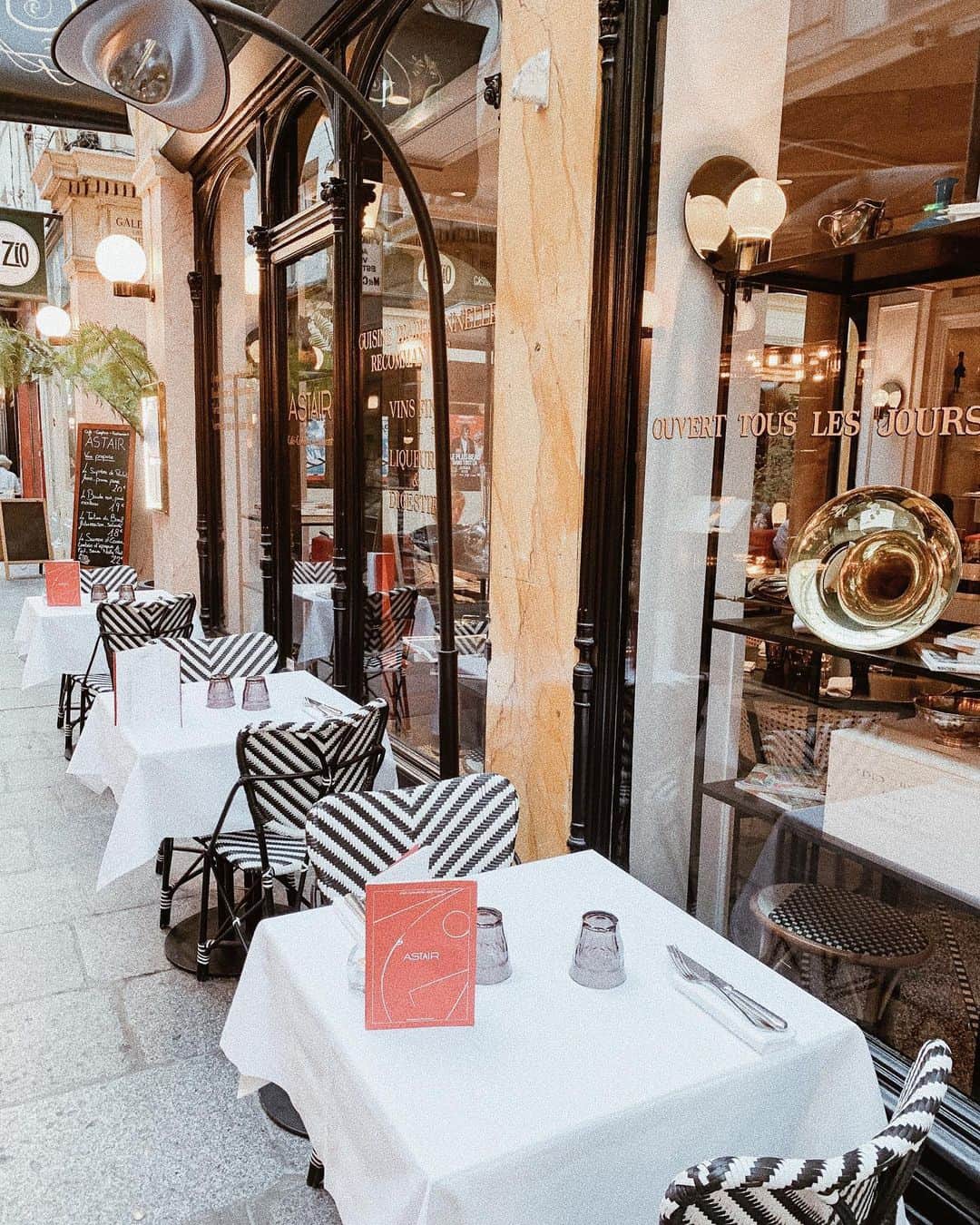 今井華さんのインスタグラム写真 - (今井華Instagram)「ゆるーい時間が流れるparis🍷💕 圧巻の街並み👏🏽✨ 映画の世界にいるよう..🎞 22時まで真昼間みたいに明るいから たくさん散歩散策の初日。 なんて素敵な街なのーーー。 #paris」6月26日 6時32分 - imaihana