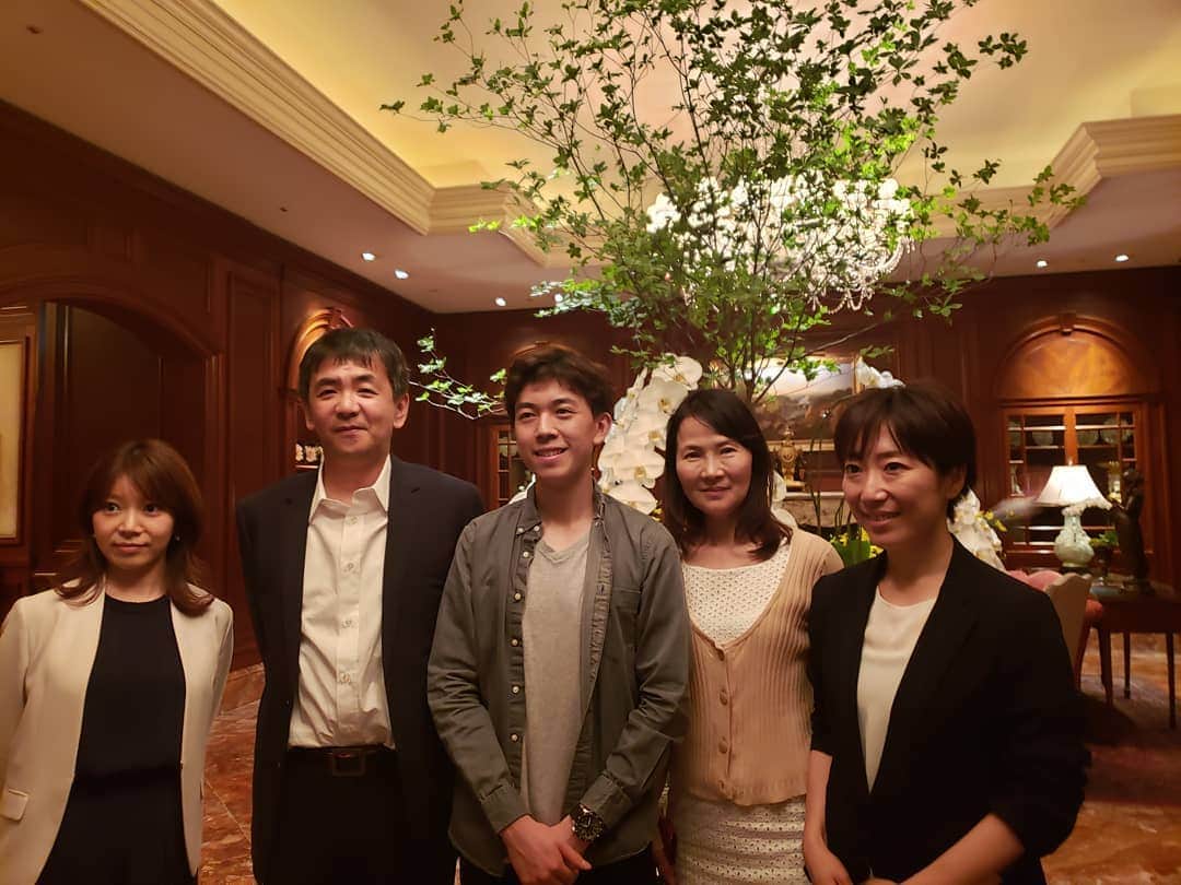 ヴィンセント・ゾウのインスタグラム：「Super excited to begin a new partnership with Kinoshita Group, and I anticipate the journey to Beijing 2022 with them. Thank you so much @kinoshita_group_sports for your support!  Also, addressing the questions regarding my matriculation at @brownu, I am just doing one semester then focusing on skating. I will resume after the 2022 Olympics. 😁」