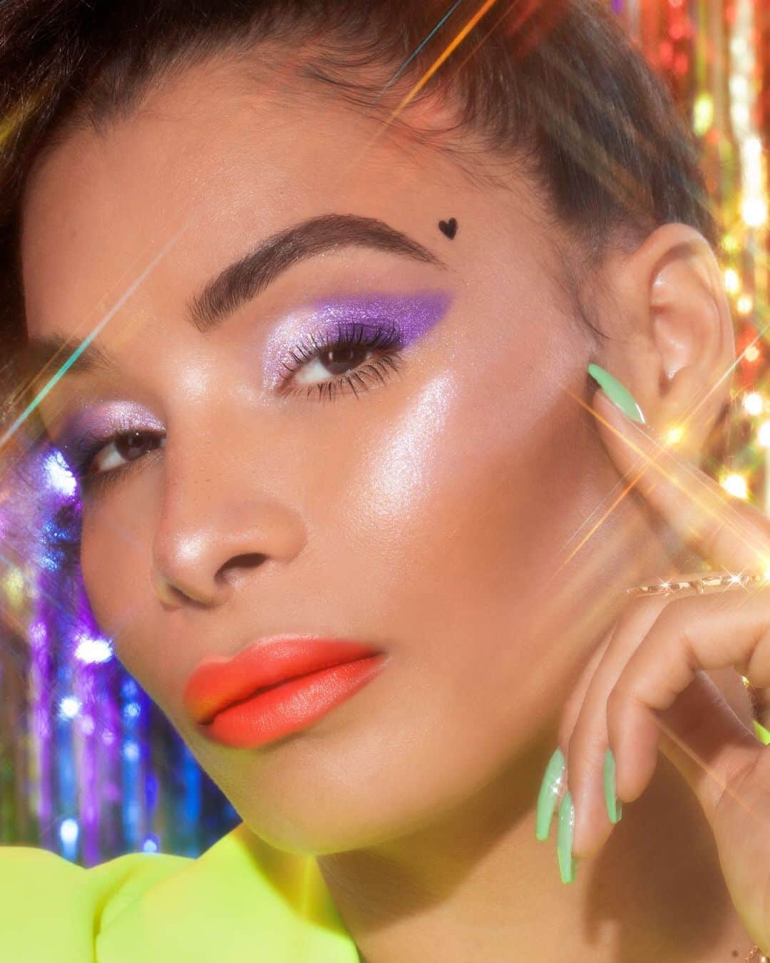 Milk Makeupさんのインスタグラム写真 - (Milk MakeupInstagram)「Get ready to stop, drop, and POSE 💃🏻 - @wond3rwoman1 struttin thru in this @Poseonfx - inspired makeup look using the #wearyourpride set 👏🏽 - Head to stories to see how we get down 🔥」6月26日 7時09分 - milkmakeup