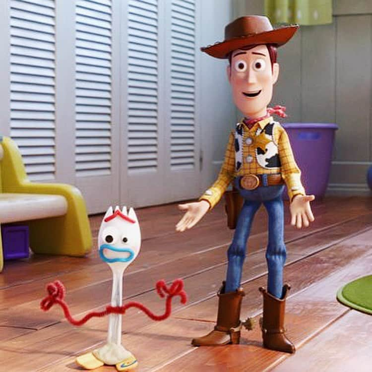 ピエール・ニネさんのインスタグラム写真 - (ピエール・ニネInstagram)「Il y a 4 ans j’ai eu la chance de rencontrer les créateurs de Toy Story, Up, Monstres & Compagnie, Ratatouille, les indestructibles, Coco... lors du doublage de Vice-Versa. J’ai une admiration sans borne pour ces génies, qui ont accompagné ma vie depuis mes 6 ans. Un rêve de gosse donc (et un fou rire) lorsqu’on me rappelle pour doubler une Fourchette... Toy Story 4 sort aujourd’hui. Il y avait tout pour que ce soit le film de trop... et pourtant c’est un chef d’œuvre.」6月26日 7時24分 - pierreniney