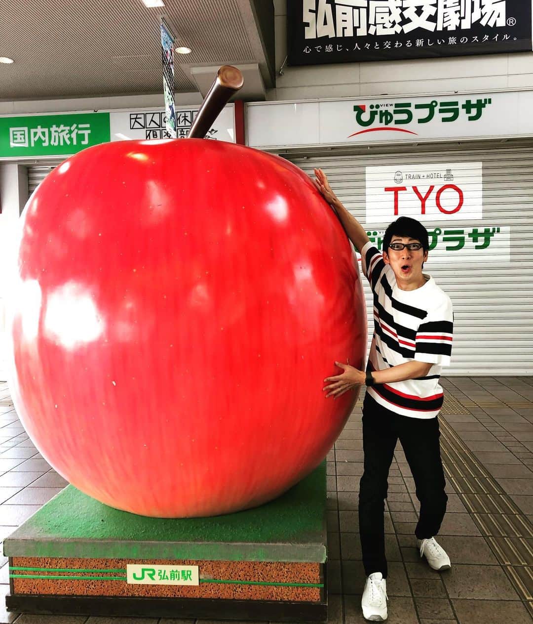 吉川正洋さんのインスタグラム写真 - (吉川正洋Instagram)「おはようございます。今日は弘前の朝です🍎（来るといつもここで撮ってます）  旅三日目。今日もたっぷり乗るぞー！！」6月26日 7時16分 - dhyoshikawa