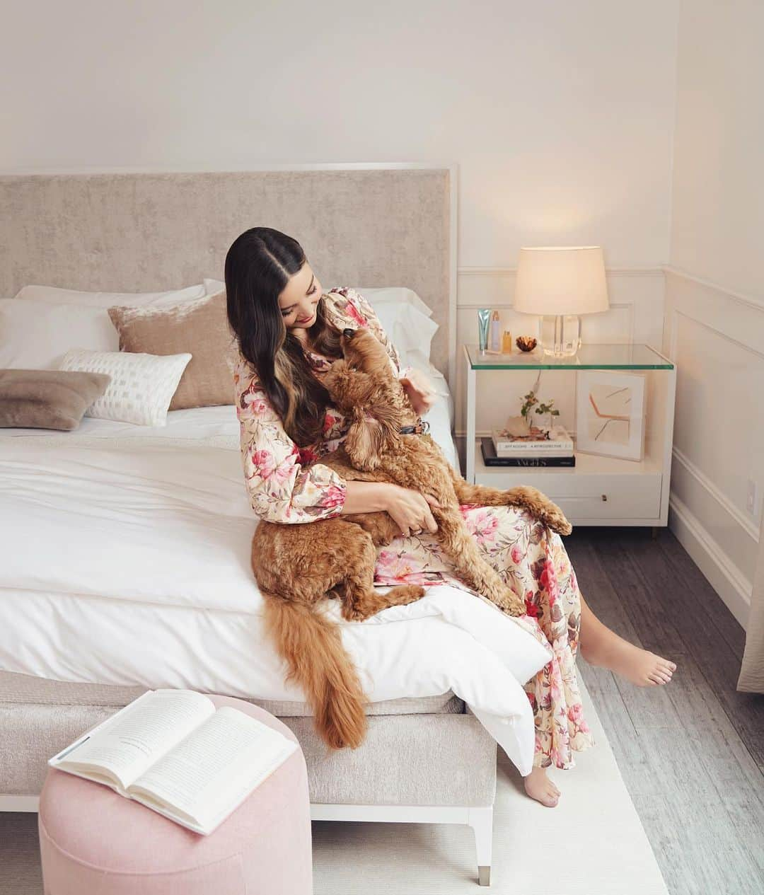 ミランダ・カーさんのインスタグラム写真 - (ミランダ・カーInstagram)「Shooting the campaign today for my Miranda Kerr Home furniture collection with @universalfurn 🙌🏻💖🌈 Bed, nightstand & ottoman all designed by moi 😘 click link in bio for more!」6月26日 7時35分 - mirandakerr