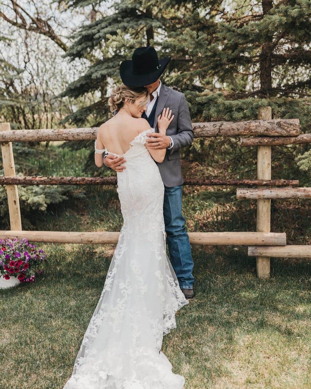 ペイジ・ローレンスのインスタグラム：「Happy One Month! I love being your wife 💙 #acoupleofchamps #LovingYouIsEasy #StuckWithMe #MrsChampion」
