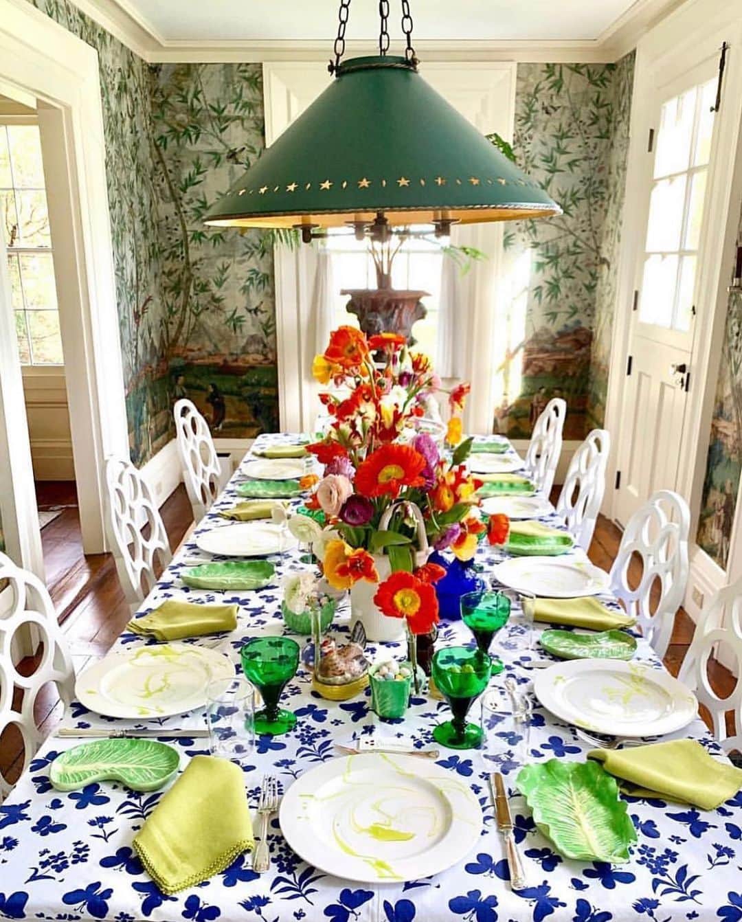 ELLE DECORさんのインスタグラム写真 - (ELLE DECORInstagram)「The summer tablescape of our dreams. 😍 #regram 📸: ED Editor in Chief @whowhatwhit」6月26日 7時48分 - elledecor