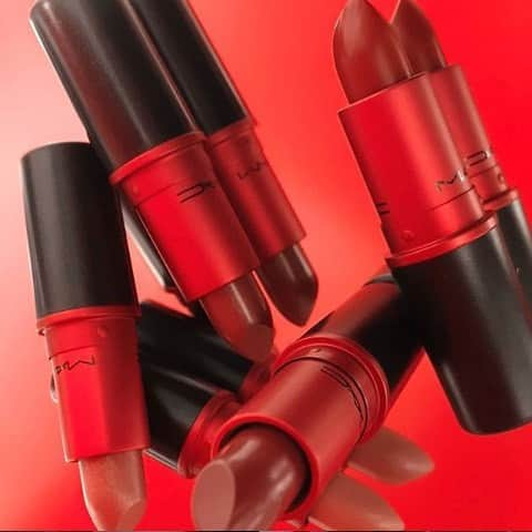 M·A·C Cosmetics BRさんのインスタグラム写真 - (M·A·C Cosmetics BRInstagram)「O projeto VIVA GLAM está comemorando 25 anos! E, para celebrar, a M·A·C Cosmetics decidiu aumentar a força do programa, abraçando também instituições que trabalham para garantir direitos iguais para meninas e mulheres e a comunidade LGBTQIA+. 💄  Corra pra loja, teste e garanta a sua edição do batom Viva Glam! Compre também pelo site maccosmetics.com.br  #MACVIVAGLAMBR #MACLovesPrideBR #BocaMAC」6月26日 8時00分 - maccosmeticsbrasil